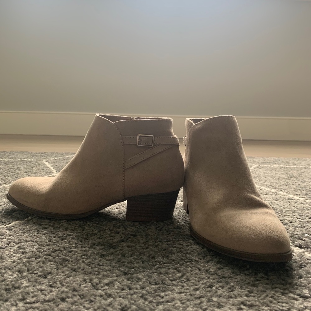 Old Navy wedged boot